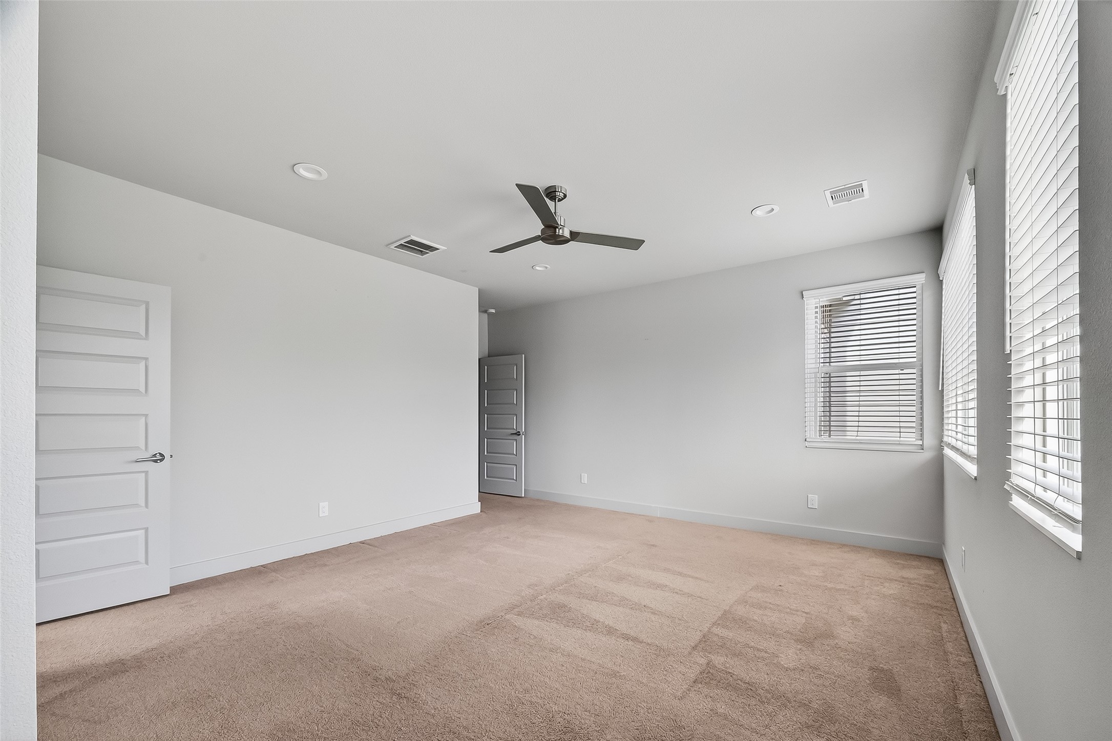 5703 Pampero Lane Houston, TX 77092 - Photo 32 of 41 a view of an empty room with a window