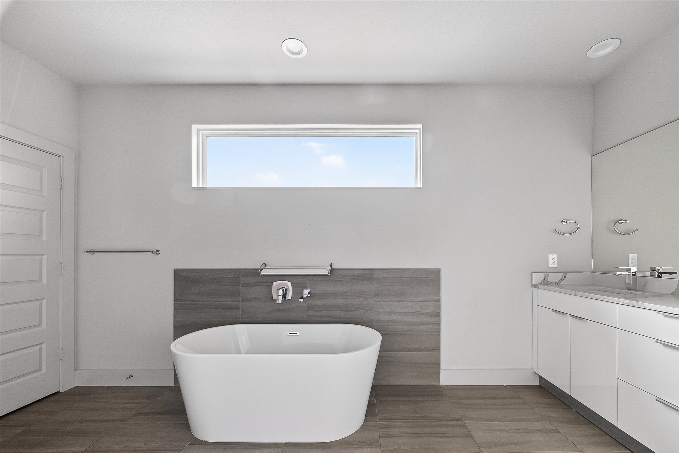 5703 Pampero Lane Houston, TX 77092 - Photo 33 of 41 a bathroom with a sink and a bathtub