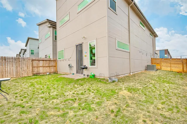 a view of a back yard of the house