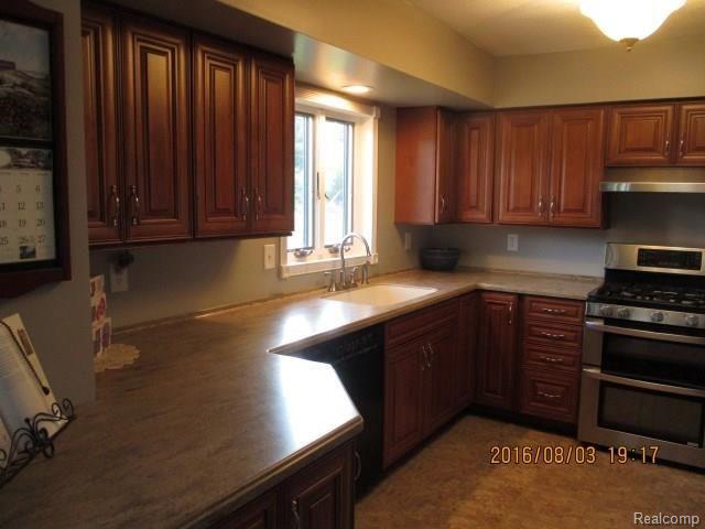 1306 Haines Road Lapeer, MI 48446 - Photo 12 of 56 8 (1).JPG
