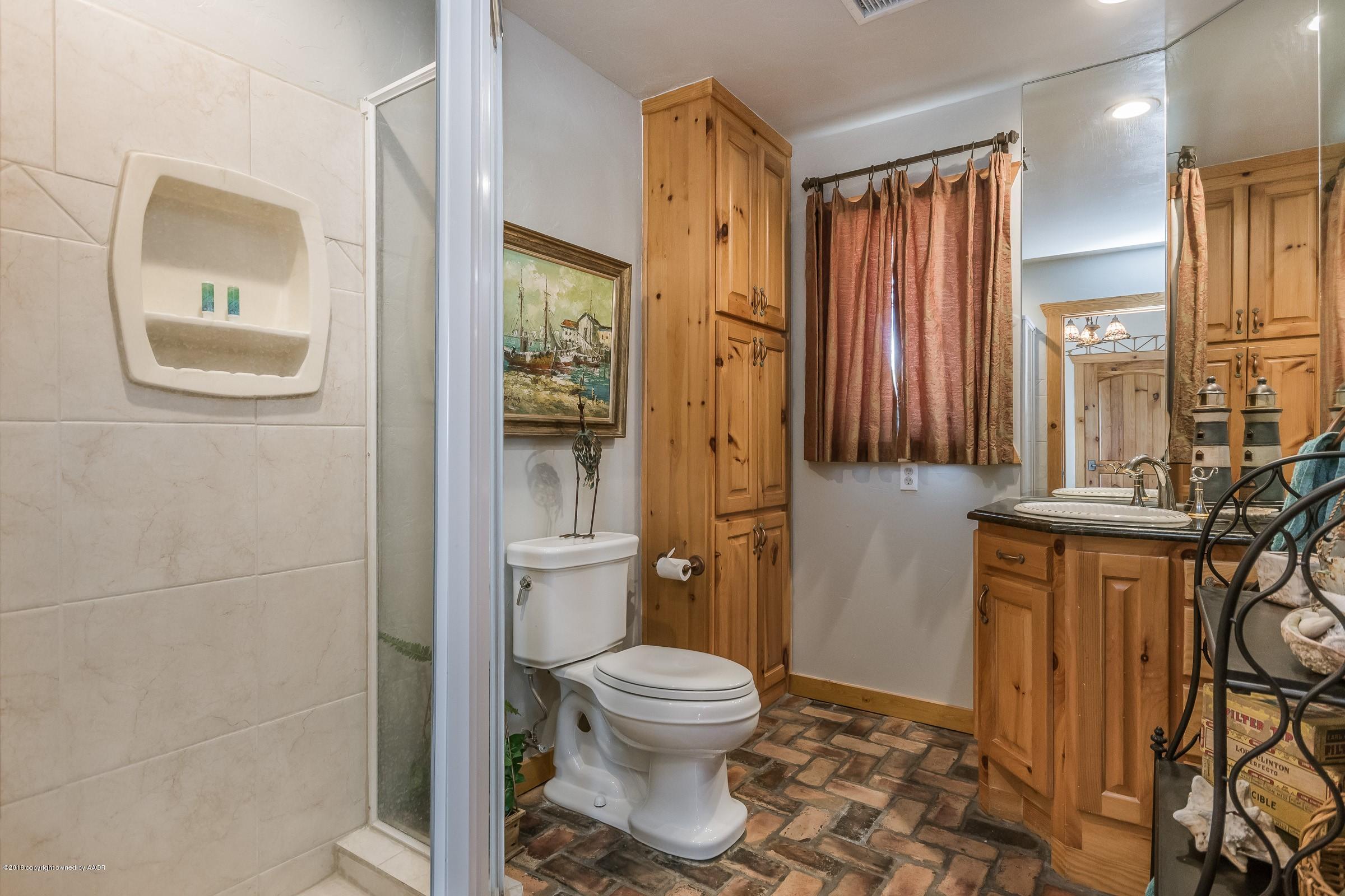 4201 Soncy Road Amarillo, TX 79124 - Photo 20 of 41 020_Guest Bathroom