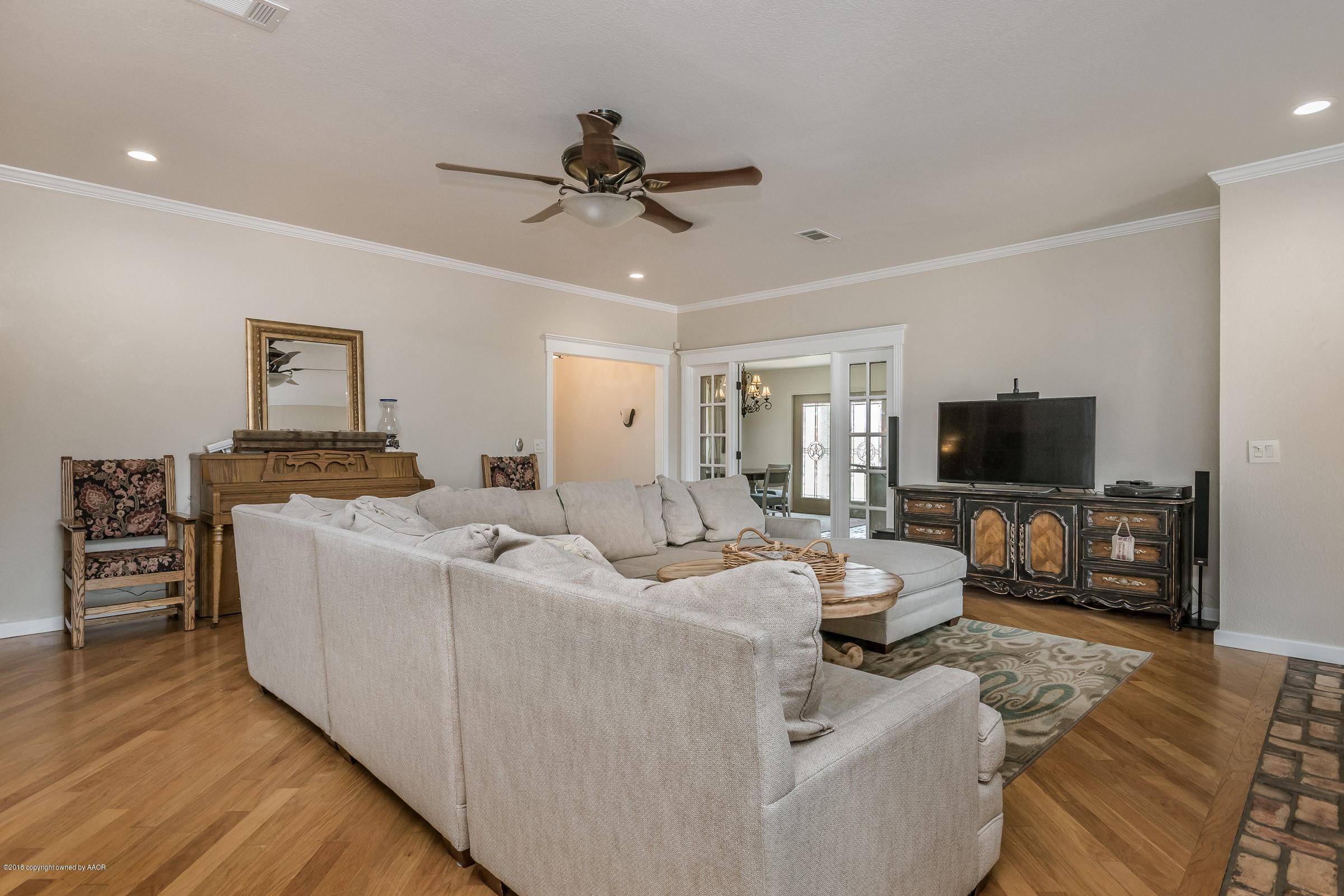 4201 Soncy Road Amarillo, TX 79124 - Photo 6 of 41 006_Living Room
