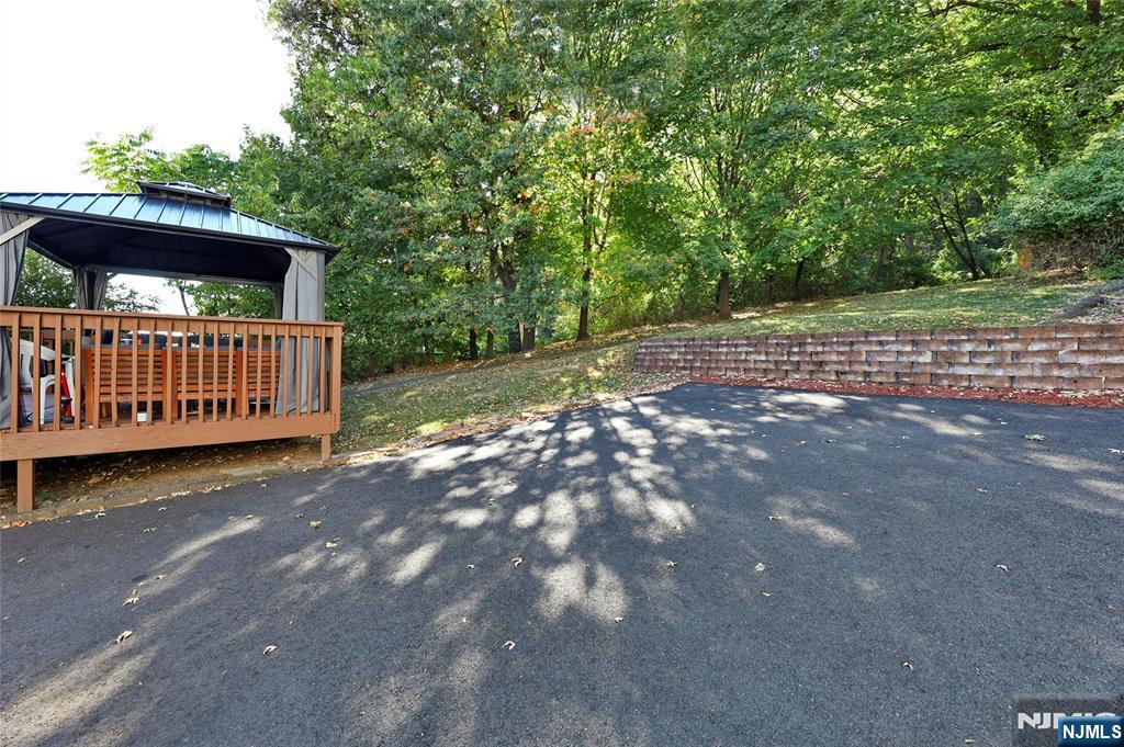 274 Goffle Road Hawthorne, NJ 07506 - Photo 3 of 31