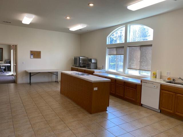 316 Cedar Ridge Cave Junction, OR 97523 - Photo 39 of 46 Clubhouse Kitchen