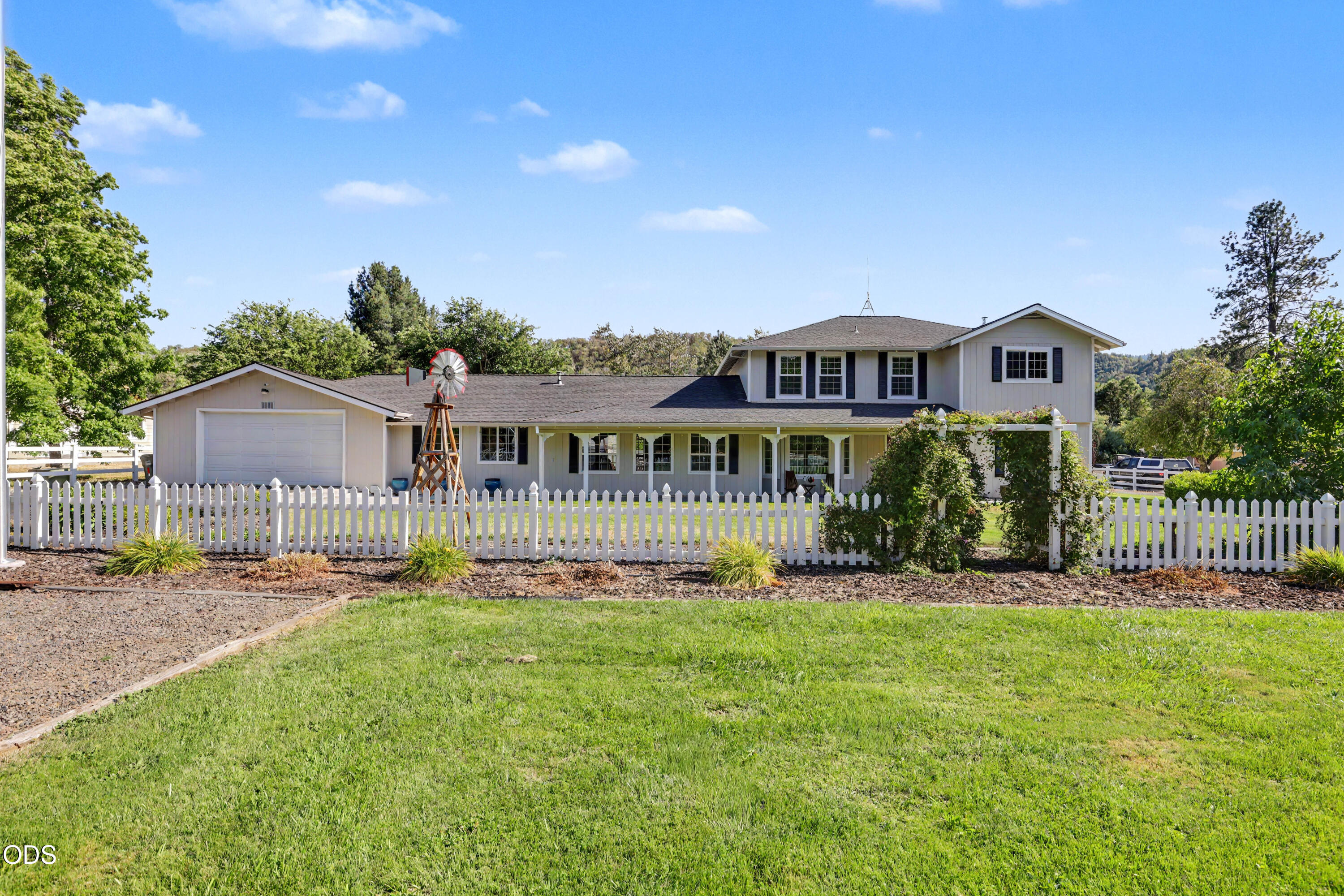 6575 Old Stage Road Central Point, OR 97502 - Photo 1 of 58