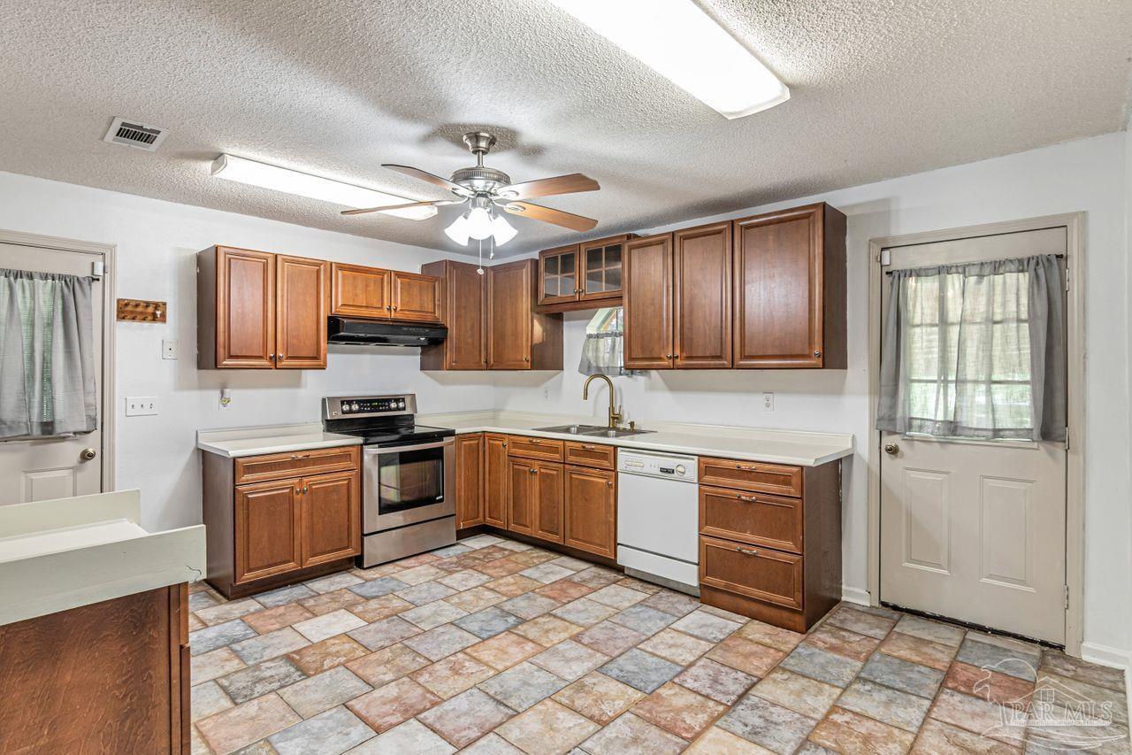 10449 Bernice Road Milton, FL 32583 - Photo 16 of 57 Gallery Image 16
