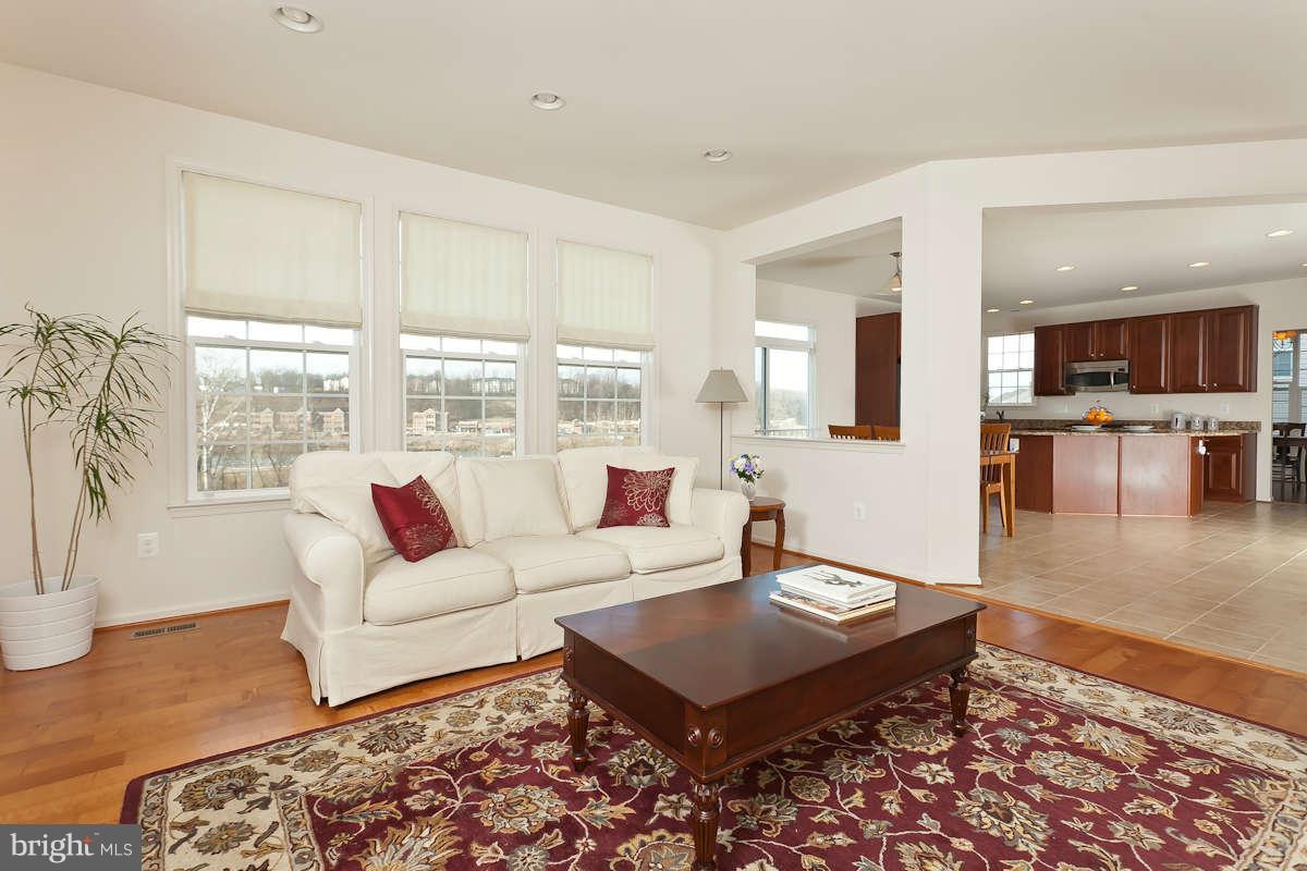 6908 Granite Ridge Court Baltimore, MD 21209 - Photo 3 of 30 Family Room