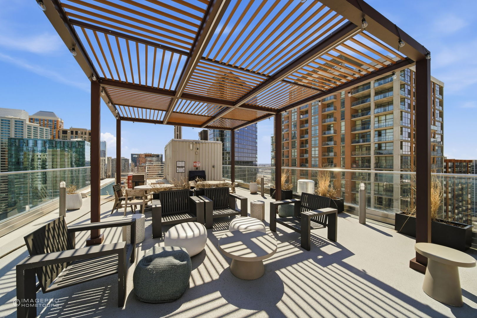 40 East 9th Street, Unit 712 Chicago, IL 60605 - Photo 16 of 26 a view of balcony with couch