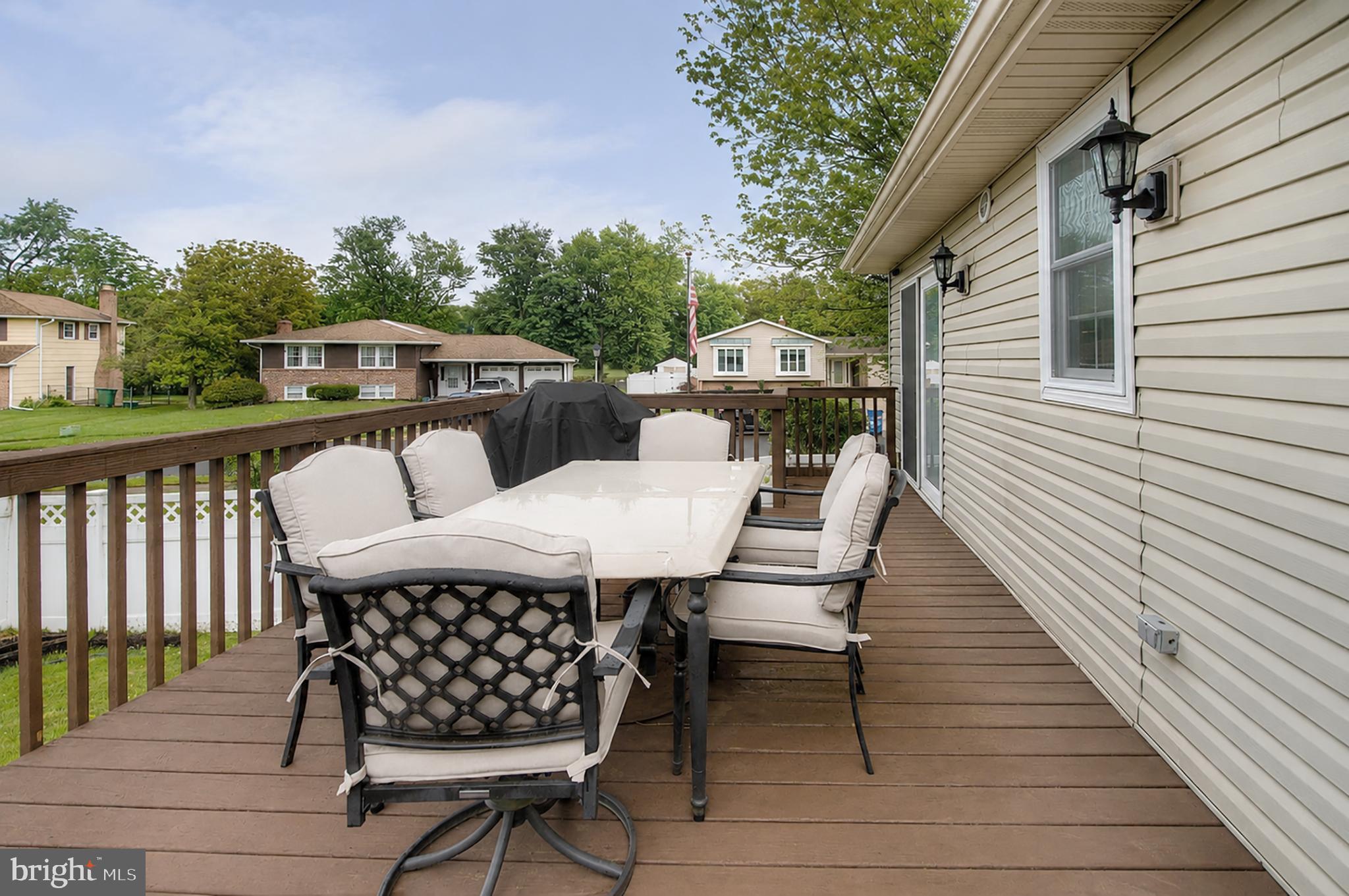 32 Bryant Road Turnersville, NJ 08012 - Photo 12 of 33 a view of a chairs and table on the balcony