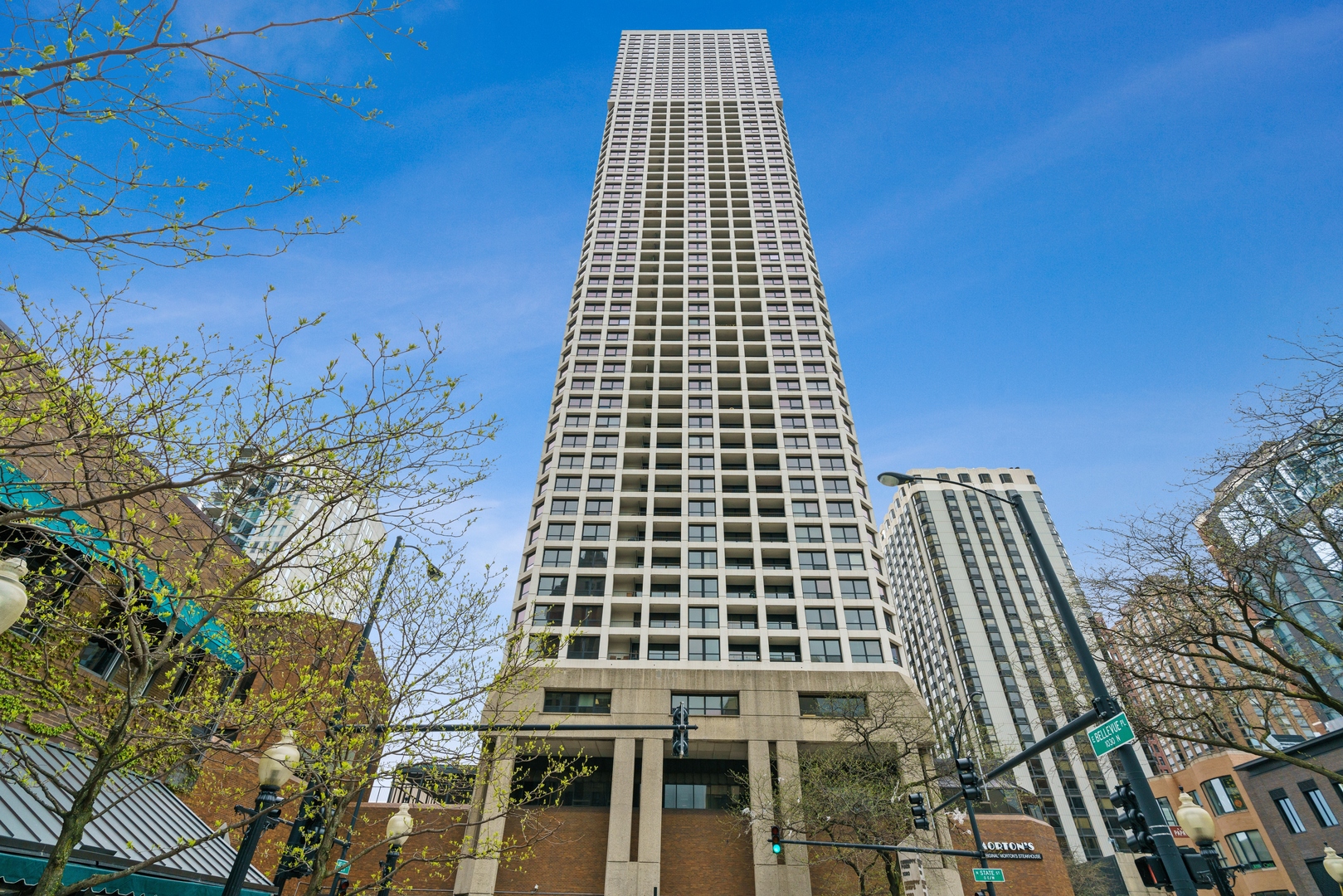 1030 North State Street, Unit 39B Chicago, IL 60610 - Photo 23 of 23 front view of a building
