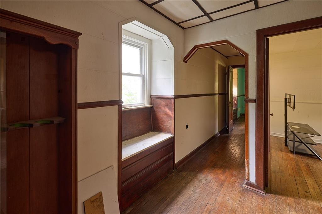 106-108 Davis Road Sewickley, PA 15143 - Photo 24 of 28 106 Davis - Large, open area at top of stairs with awesome window seat