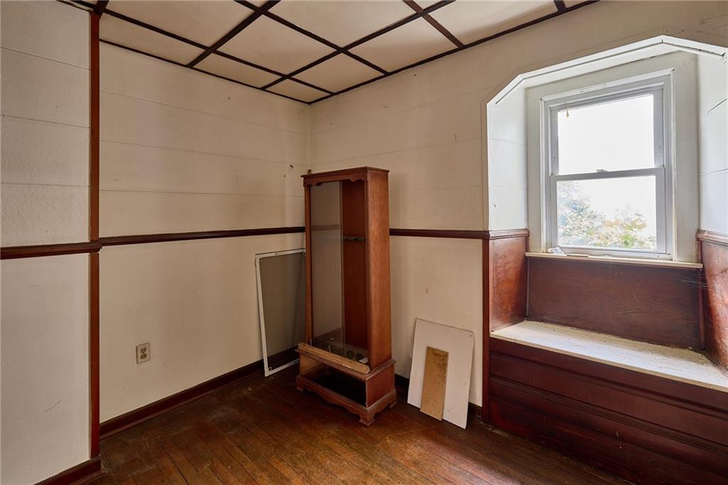106-108 Davis Road Sewickley, PA 15143 - Photo 25 of 28 106 Davis - Large open area at top of stairs with large window seat