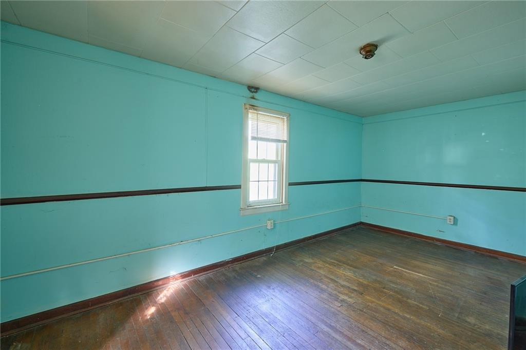106-108 Davis Road Sewickley, PA 15143 - Photo 27 of 28 106 Davis - Bedroom 2
