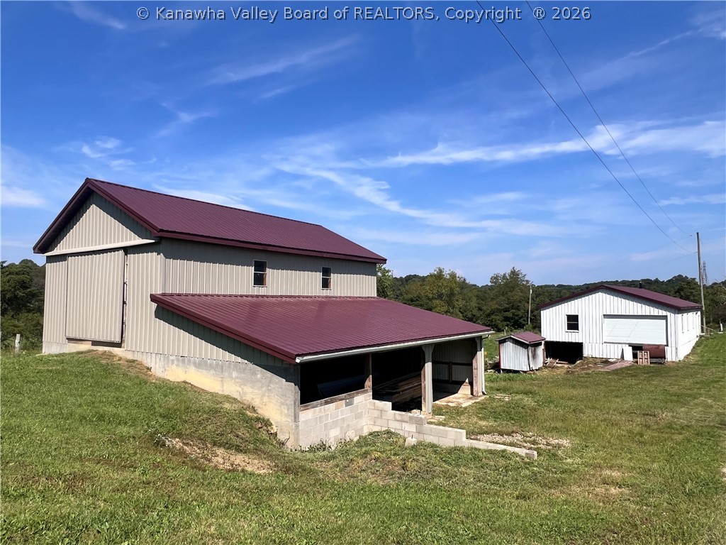 5860 Union Campground Road Letart, WV 25253 - Photo 29 of 34 24 x 36 Horse Barn w/Hayloft & 16 x 36 Lean To