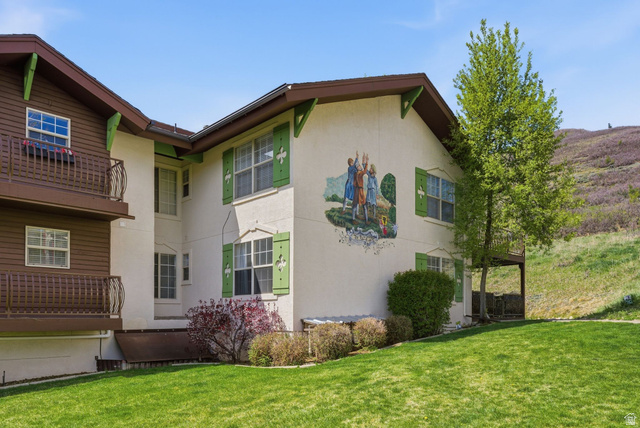 1041 West Grindelwald Court, Unit R5 Midway, UT 84049 - Photo 27 of 44 Exterior view highlighting the building’s design details and well-maintained grounds within the community.
