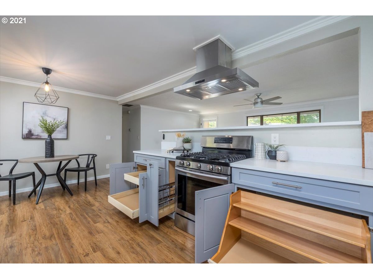 21223 Southwest Rock Road Beaverton, OR 97003 - Photo 11 of 32 Gallery Image 11
