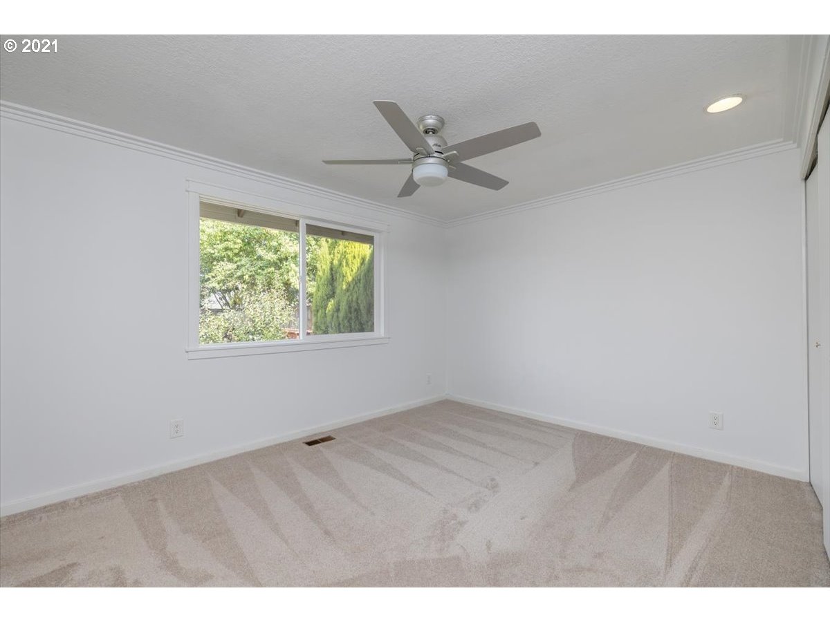 21223 Southwest Rock Road Beaverton, OR 97003 - Photo 14 of 32 Gallery Image 14