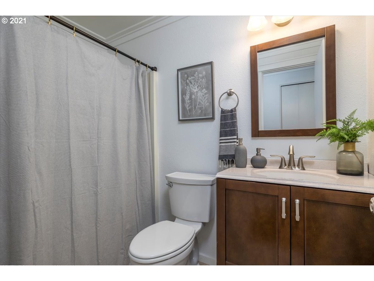 21223 Southwest Rock Road Beaverton, OR 97003 - Photo 16 of 32 Gallery Image 16