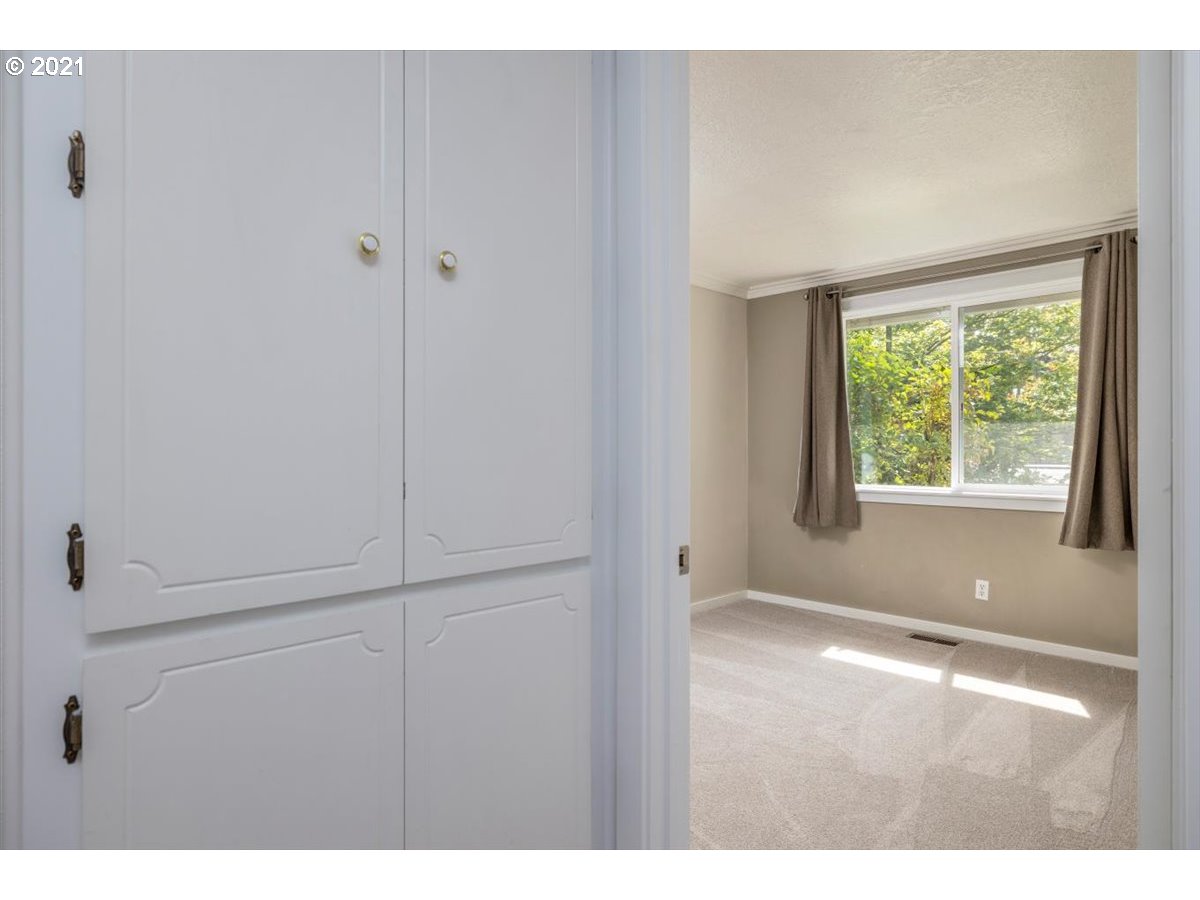 21223 Southwest Rock Road Beaverton, OR 97003 - Photo 17 of 32 Gallery Image 17