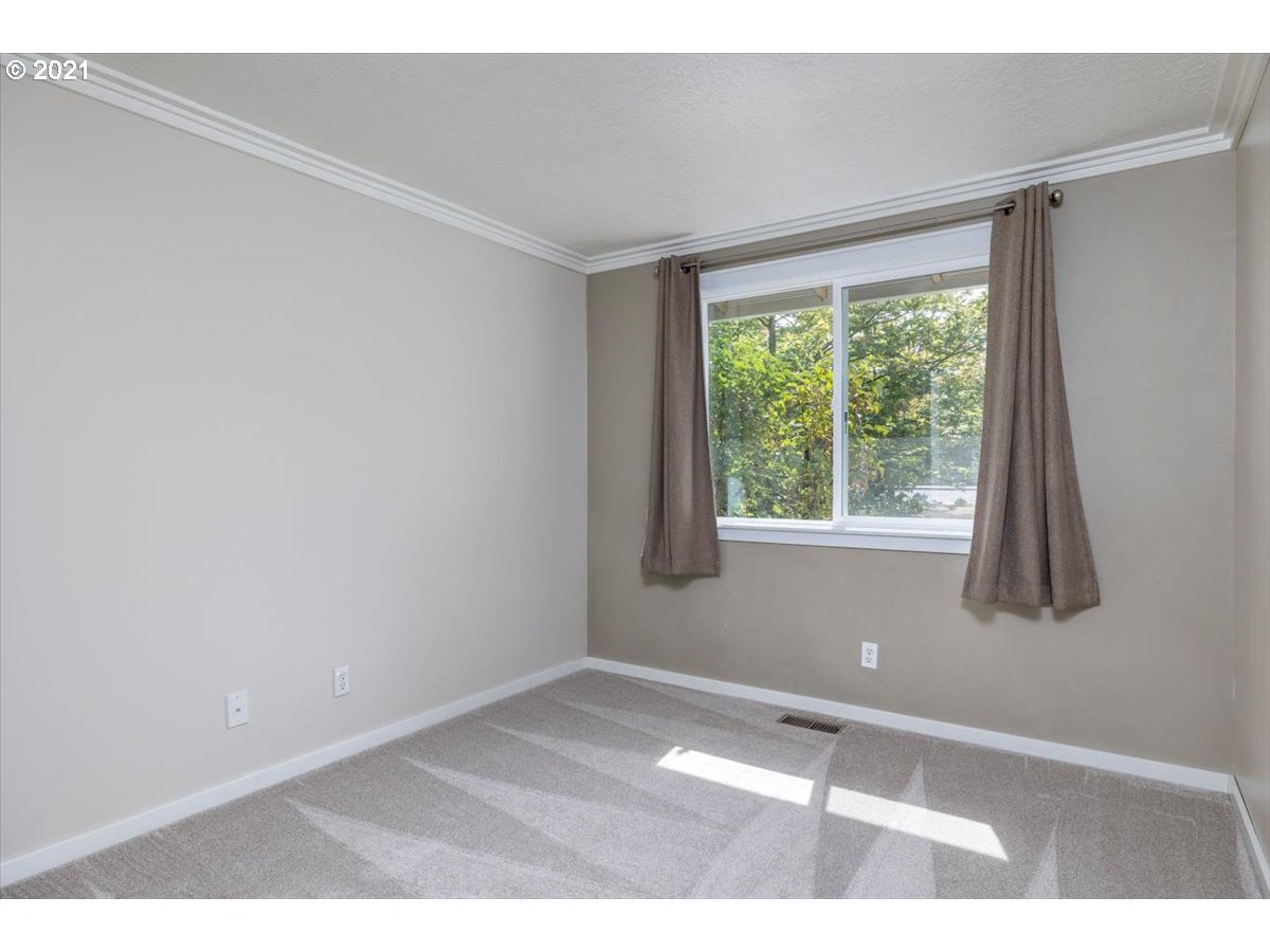 21223 Southwest Rock Road Beaverton, OR 97003 - Photo 18 of 32 Gallery Image 18