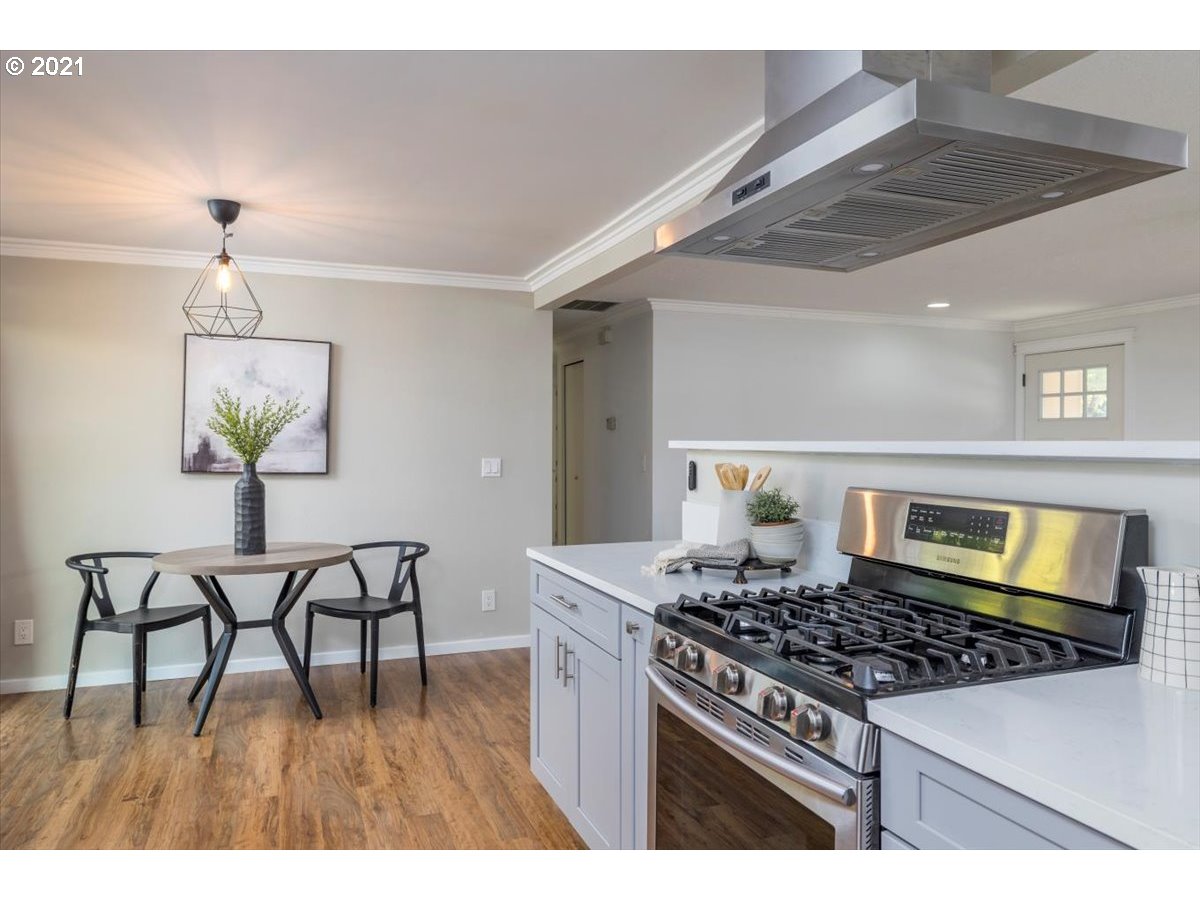 21223 Southwest Rock Road Beaverton, OR 97003 - Photo 10 of 32 Gallery Image 10