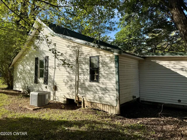 a view of house with backyard
