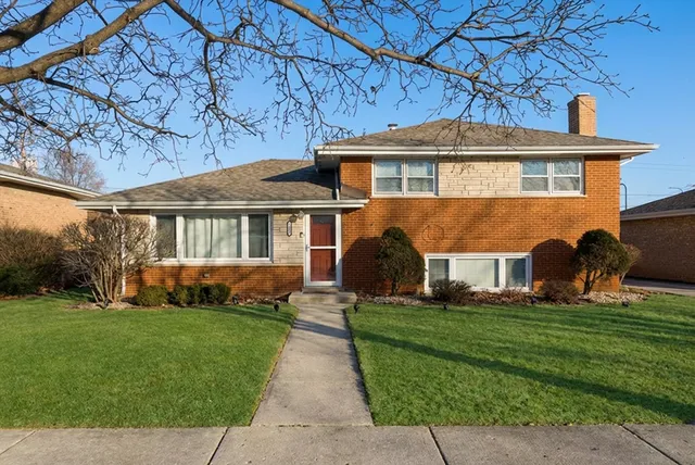 $369,900 | 7635 South Oconto Avenue, Bridgeview, IL 60455