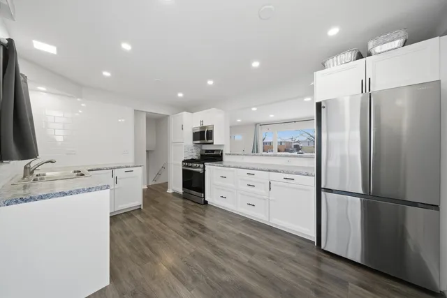 $369,900 | 7635 South Oconto Avenue, Bridgeview, IL 60455