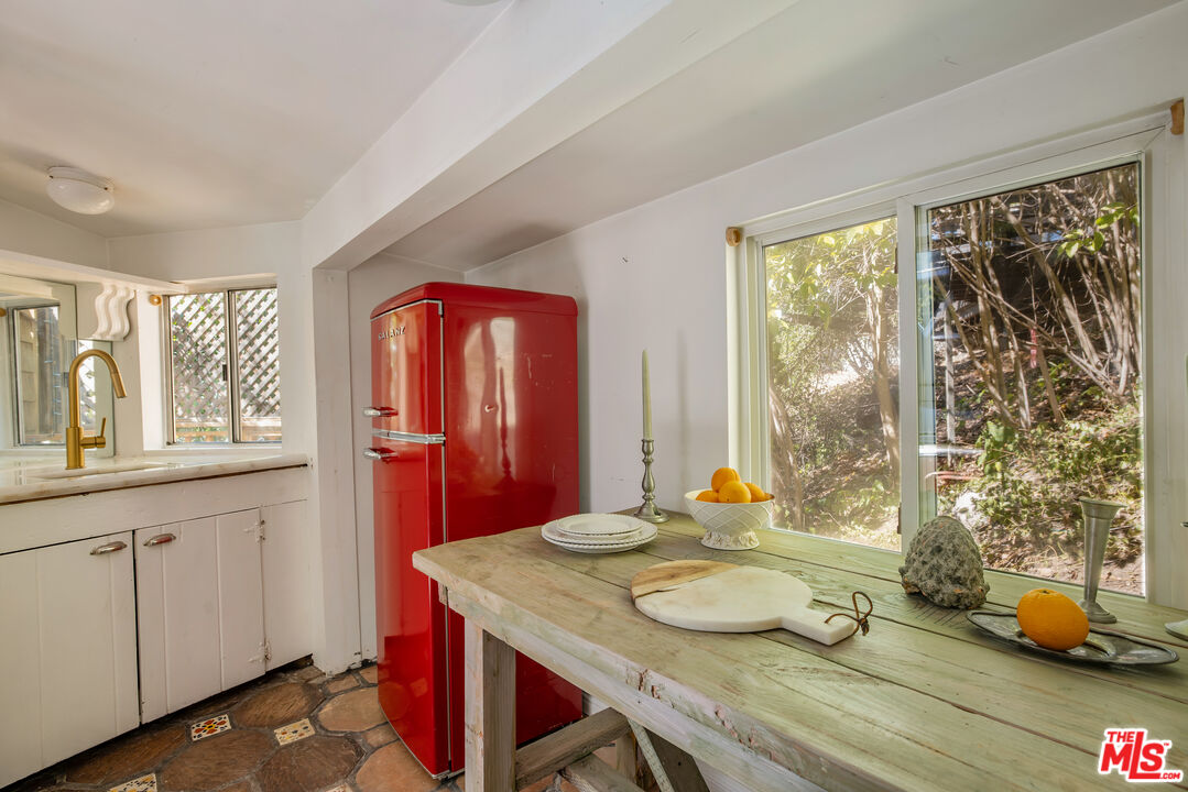 21658 Encina Road Topanga, CA 90290 - Photo 24 of 54 Gallery Image 24