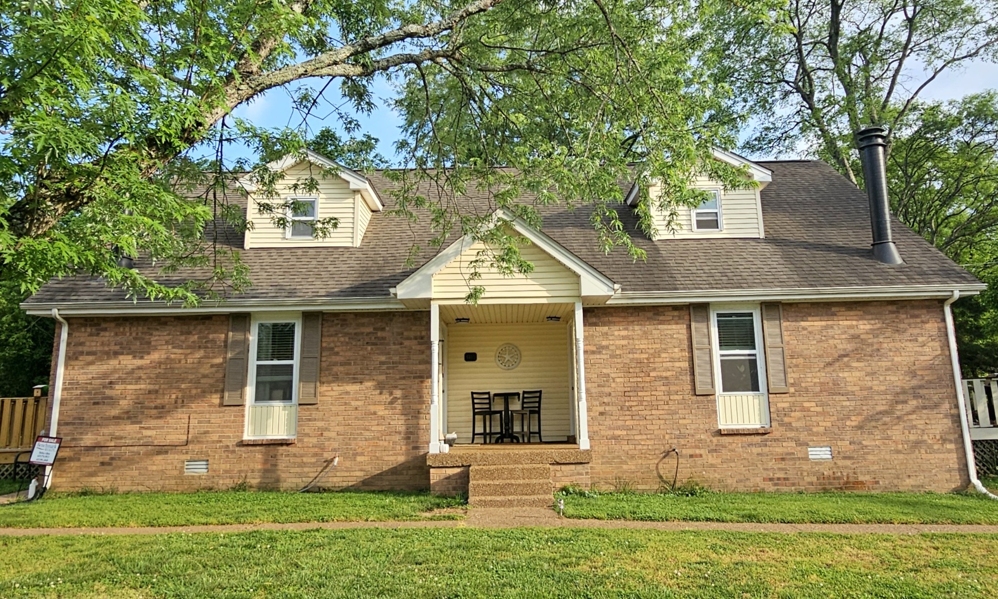 1126 Apple Valley Road Madison, TN 37115 - Photo 2 of 2 a front view of a house with garden
