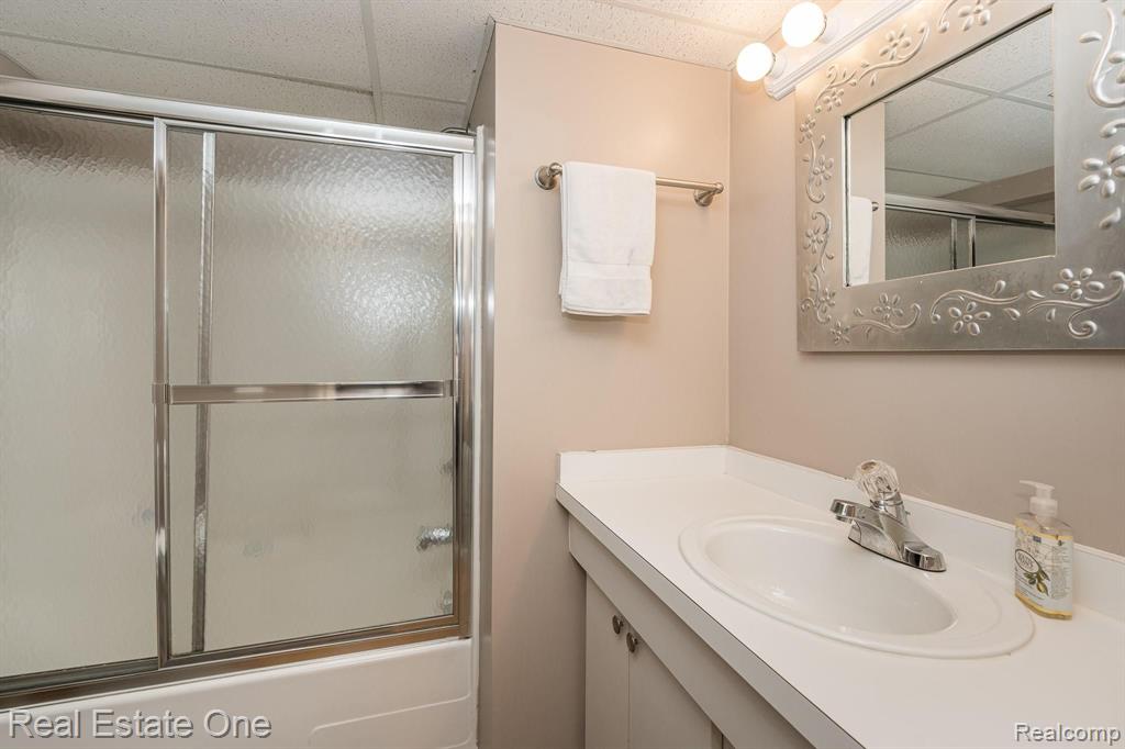 2033 Avonstoke Road Rochester Hills, MI 48307 - Photo 22 of 30