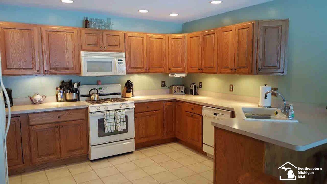 42699 Riggs Road Belleville, MI 48111 - Photo 9 of 19 Kitchen