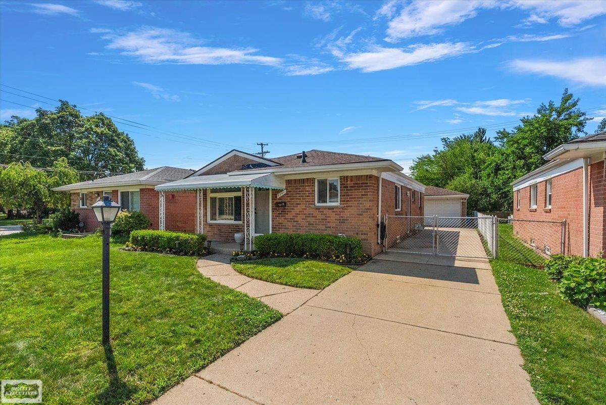 8340 Gerald Avenue Warren, MI 48093 - Photo 3 of 34 Gallery Image 3
