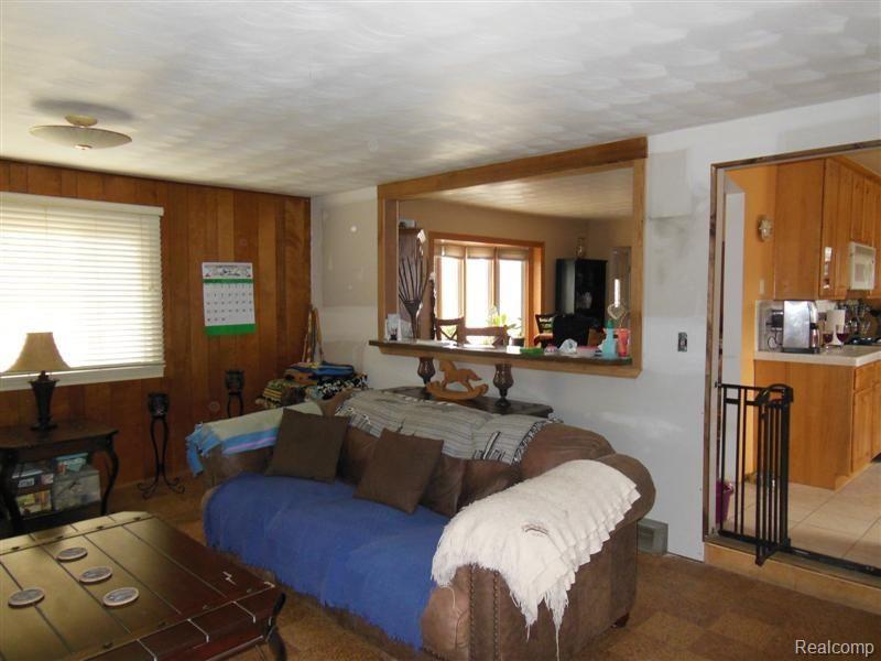 12096 Gage Road Holly, MI 48442 - Photo 9 of 33 LIVING ROOM
