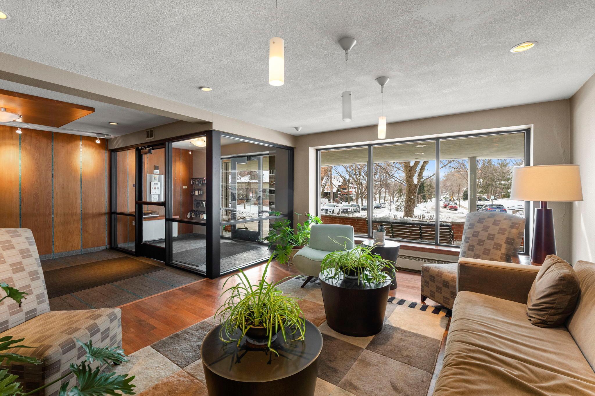 2700 West 44th Street, Unit 403 Minneapolis, MN 55410 - Photo 11 of 50