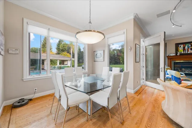 a en suite bathroom with a double vanity sink and a mirror