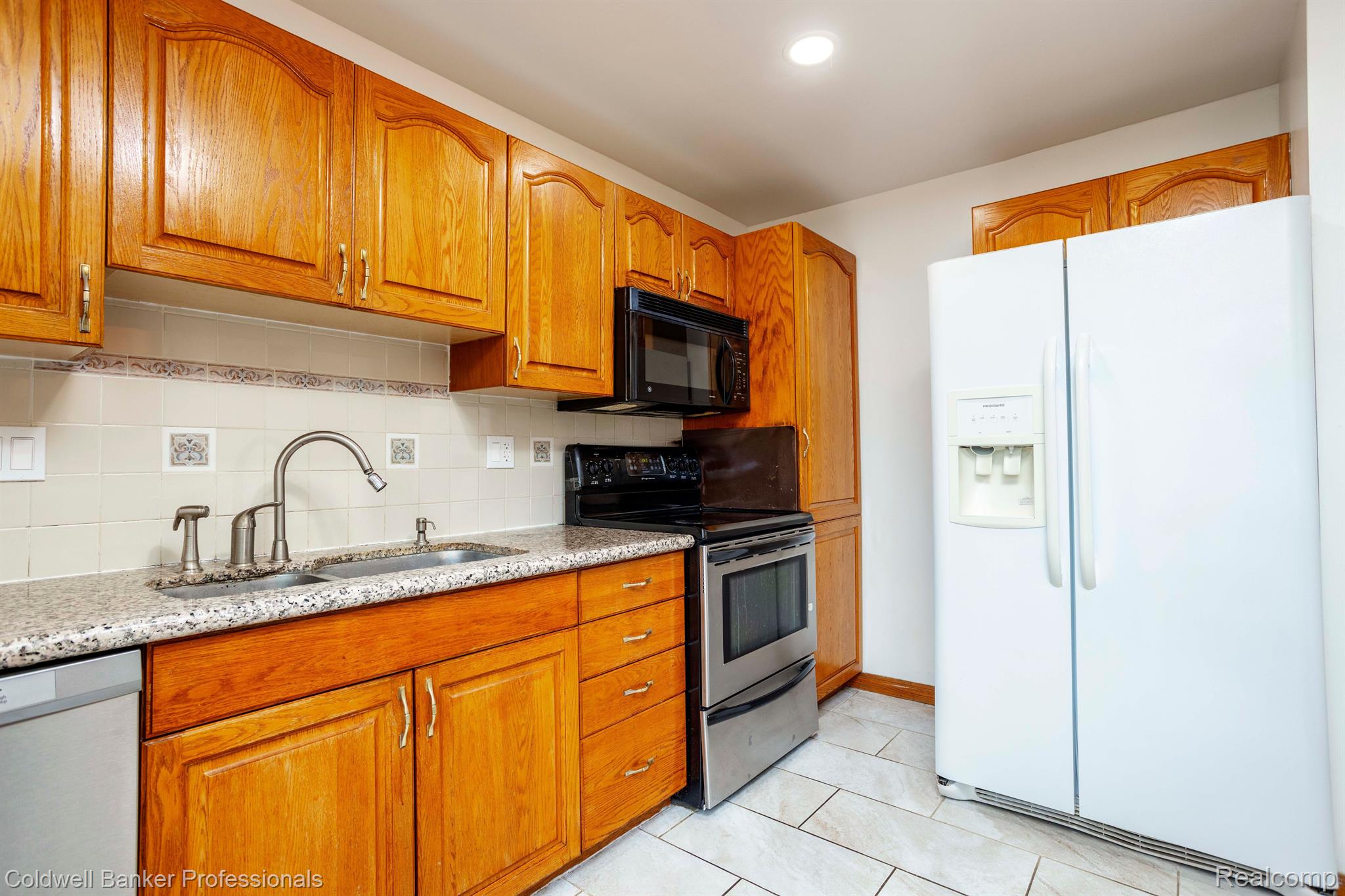 22512 Sheridan Road Novi, MI 48375 - Photo 14 of 37 Kitchen view