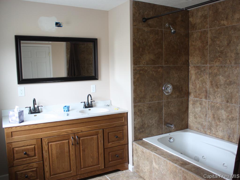 320 Meadowbrook Road Springfield, IL 62711 - Photo 8 of 13