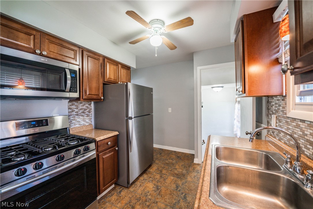 24024 Knickerbocker Road Bay Village, OH 44140 - Photo 6 of 22 Gallery Image 6