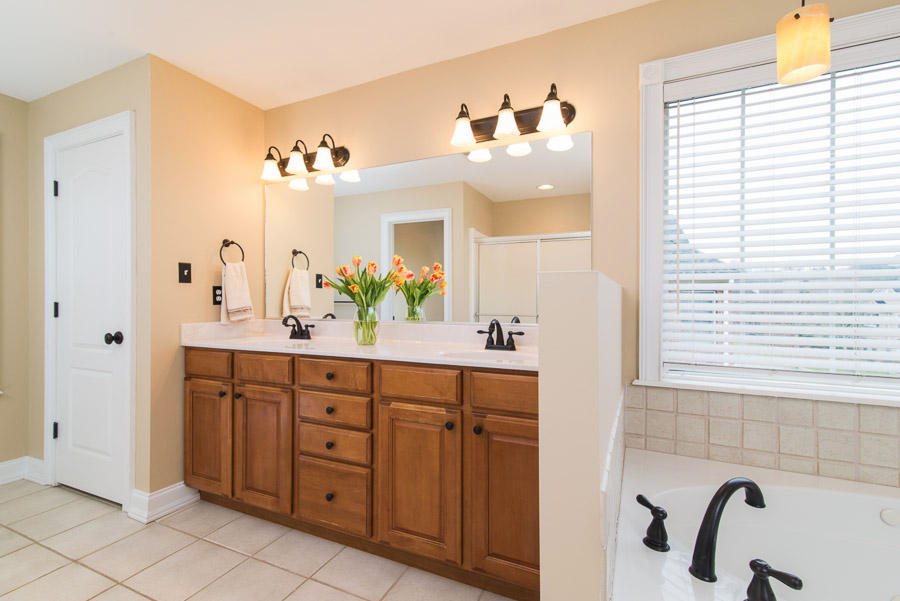 530 Gwinhurst Road Knoxville, TN 37934 - Photo 14 of 35 Master Bathroom