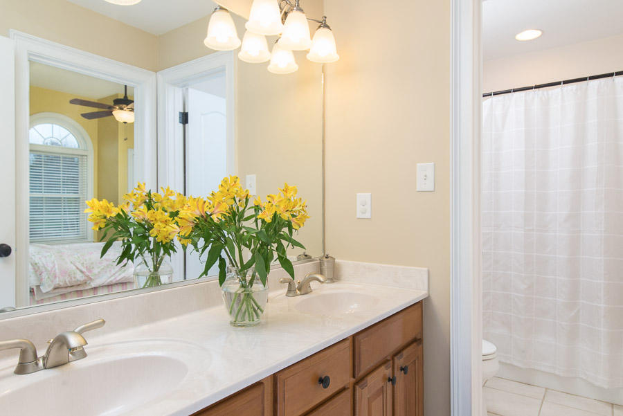 530 Gwinhurst Road Knoxville, TN 37934 - Photo 17 of 35 Jack n' Jill Bathroom