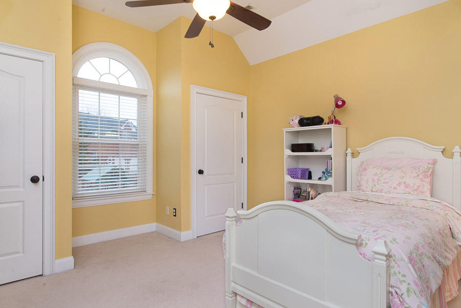 530 Gwinhurst Road Knoxville, TN 37934 - Photo 18 of 35 Bedroom w/Jack and Jill Bathroom