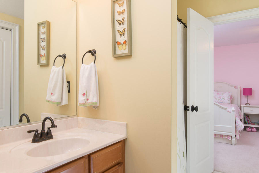 530 Gwinhurst Road Knoxville, TN 37934 - Photo 20 of 35 Jack n' Jill Bathroom