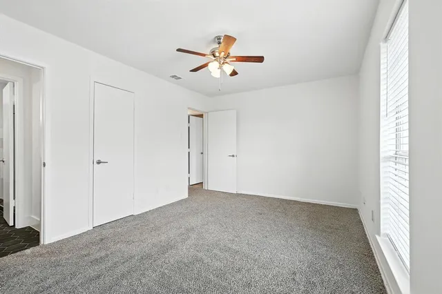 a view of empty room with ceiling fan