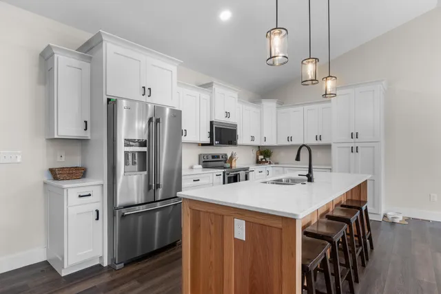 $375,000 | 245 Auseon Court, Hillsdale, MI 49242