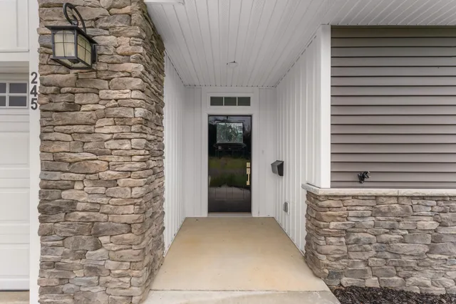 $375,000 | 245 Auseon Court, Hillsdale, MI 49242