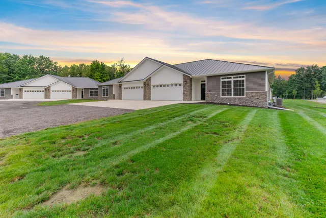 $375,000 | 245 Auseon Court, Hillsdale, MI 49242