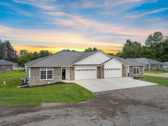 $375,000 | 245 Auseon Court, Hillsdale, MI 49242