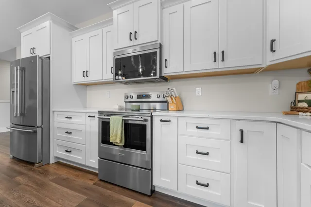 $375,000 | 245 Auseon Court, Hillsdale, MI 49242