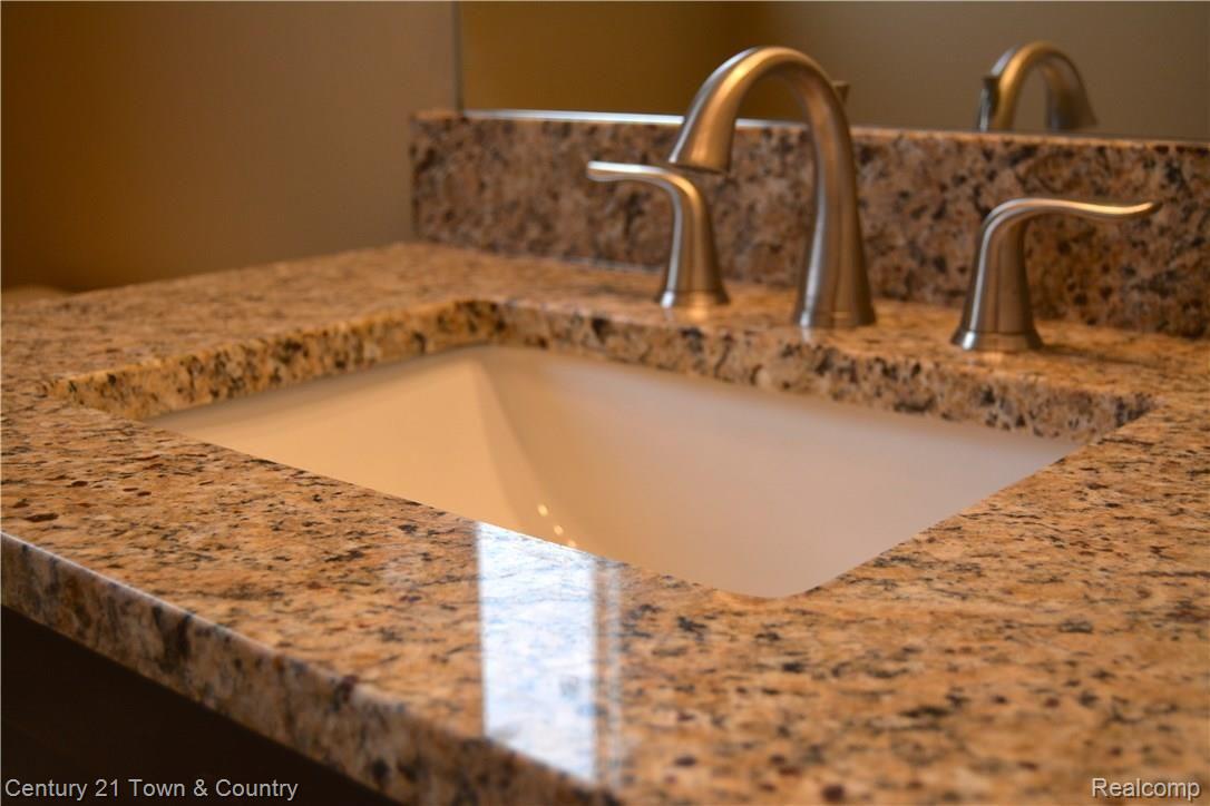2830 North Addison Circle Rochester, MI 48306 - Photo 12 of 24 DSC_1300.JPG